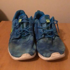 Nike Roshes. Sz 10.5.